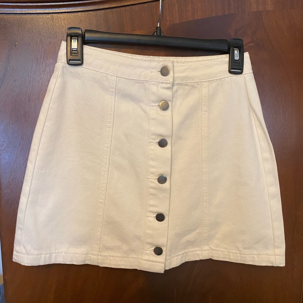 Forever21 Size Small White Denim Skirt with Silver Buttons